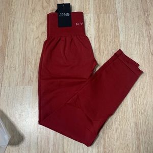 Carmine red Size XS nvgtn